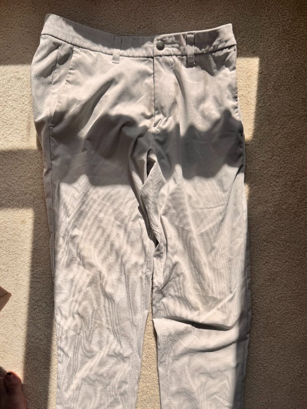 Lululemon Men's Commission Pant WovenAir Lightweight Golf Chino Pants Bone / Off